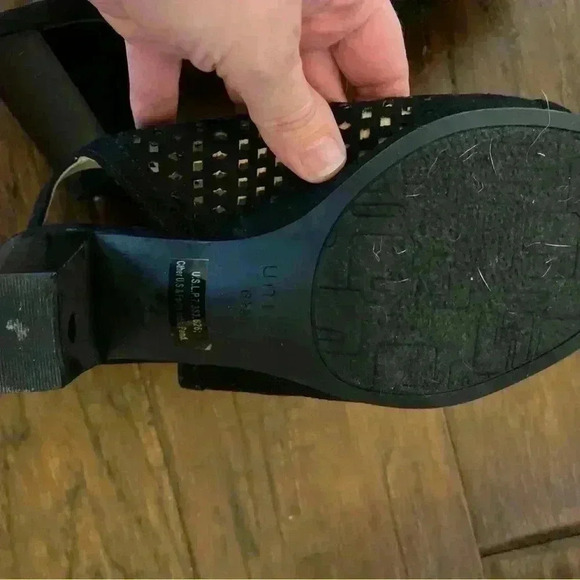 Unisa "Unpryce" open toe black size 6.5 faux perforated suede heels - Picture 7 of 11